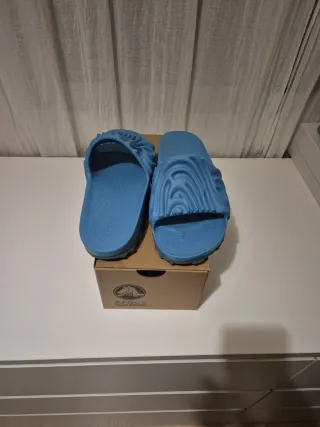 Chanclas Crocs Pollex by Salehe Bembury