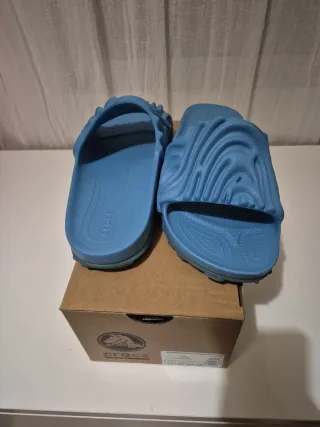 Chanclas Crocs Pollex by Salehe Bembury