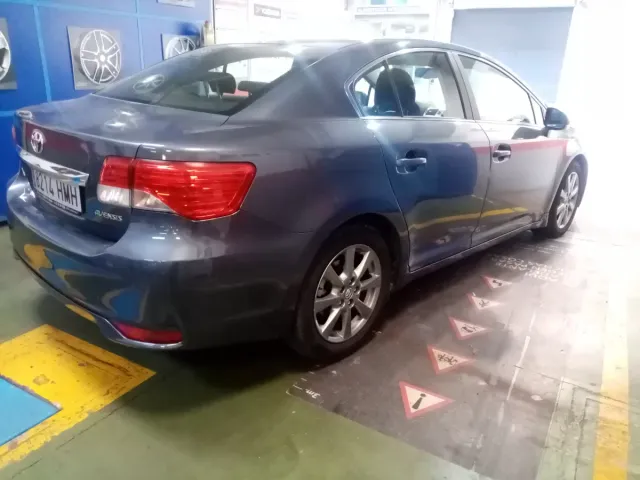 Toyota Avensis 2013