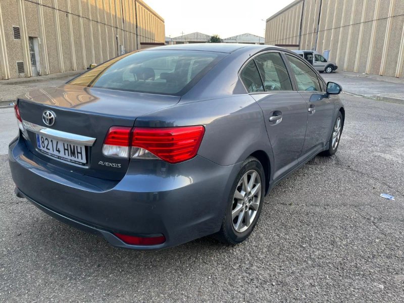 Toyota Avensis 2.0 D-4D Comfort 120D 2013, foto 2
