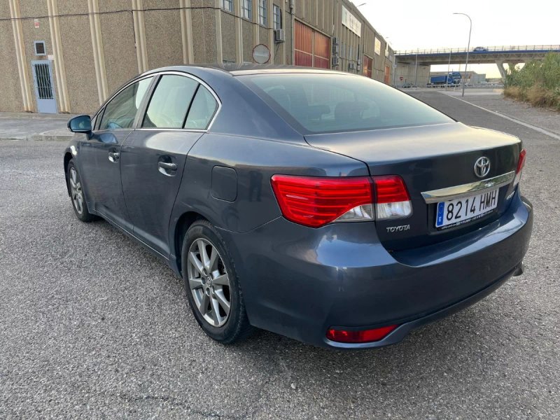 Toyota Avensis 2.0 D-4D Comfort 120D 2013, foto 3