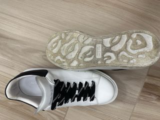 Sneakers Alexander McQueen bianche e nere