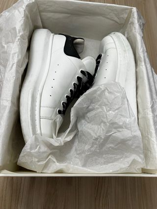 Sneakers Alexander McQueen bianche e nere