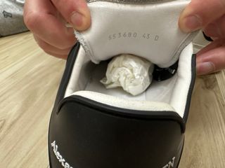 Sneakers Alexander McQueen bianche e nere