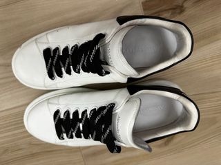 Sneakers Alexander McQueen bianche e nere
