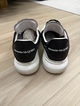 Sneakers Alexander McQueen bianche e nere