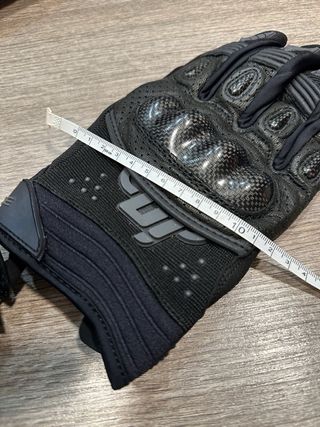 Guanti Moto Icon Carbonio Protezioni