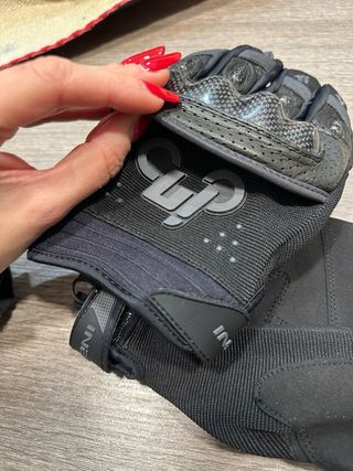 Guanti Moto Icon Carbonio Protezioni