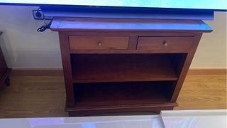 Urge Muebles de madera en perfecto estado.