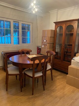 Urge Muebles de madera en perfecto estado.