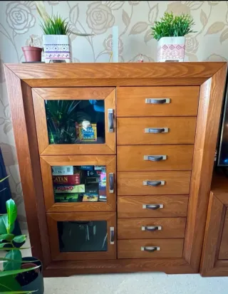 Mueble madera maciza con vitrina y cajones