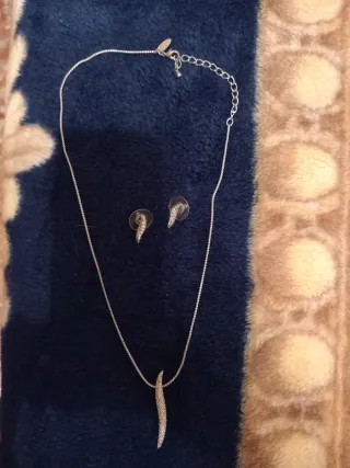 Conjunto bisutería: pendientes y cadena