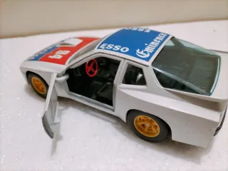 Porsche 924 turbo Bburago 1/24