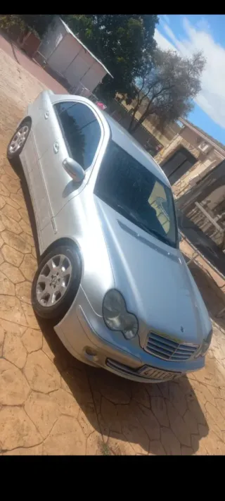 Mercedes-Benz Clase C 2005