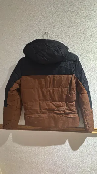 Plumas Nike Niño Negro y Marrón