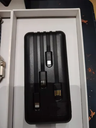 Smartwatch con 2 cinturini e powerbank