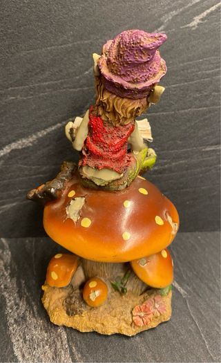 Elfo folletto su fungo Pixies