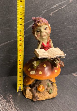 Elfo folletto su fungo Pixies