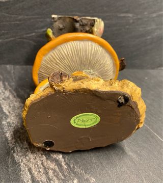 Elfo folletto su fungo Pixies