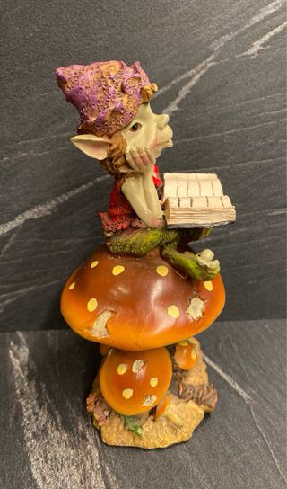 Elfo folletto su fungo Pixies