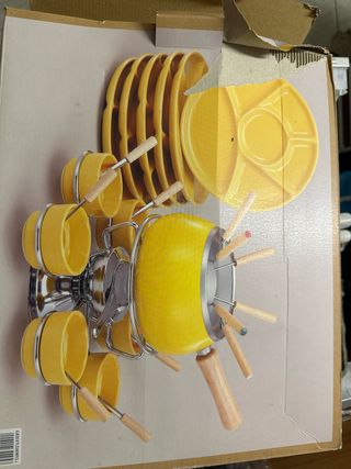 Set fonduta giallo e argento