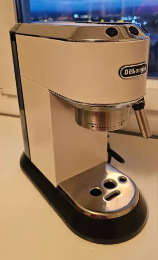 Cafetera DeLonghi Dedica