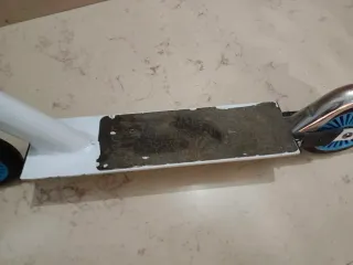 Patinete infantil blanco y azul