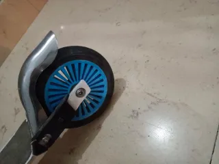 Patinete infantil blanco y azul