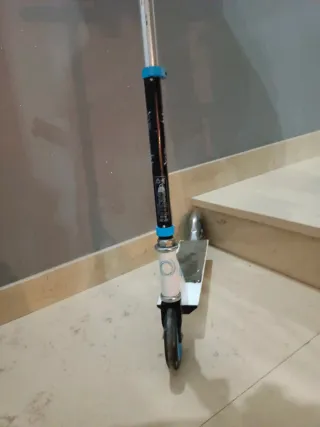 Patinete infantil blanco y azul