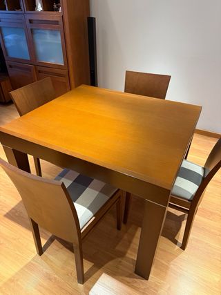 Mesa de comedor extensible de madera