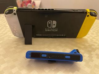 Nintendo Switch Edición Fortnite + 3 Mandos