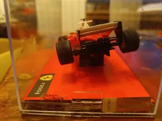 Ferrari F 2004 ,Scalextric
