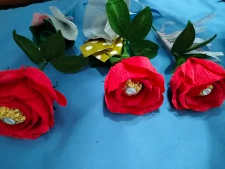 Rosa individual,  hecha con  Papel Crepé y Bombón