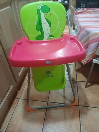 Trona infantil plegable verde
