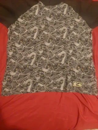 Camiseta Adidas Estampado Zapatillas Talla L