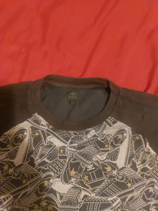 Camiseta Adidas Estampado Zapatillas Talla L