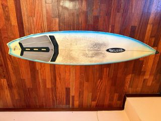 Tabla de surf con quillas