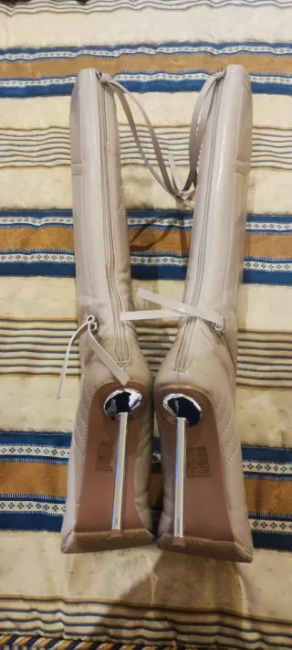 Botas altas tacón plateado beige