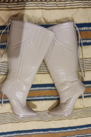 Botas altas tacón plateado beige