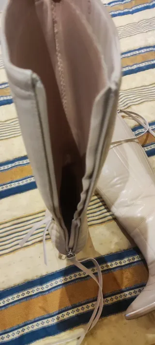 Botas altas tacón plateado beige