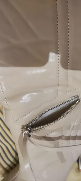 Botas altas tacón plateado beige