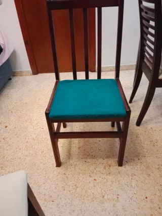 Mesa de comedor con 4 sillas