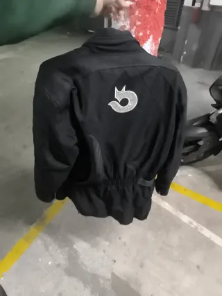 Chaqueta de moto negra