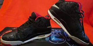 Zapatillas Jordan Talla 42 Negras y Rojas