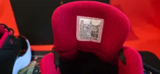 Zapatillas Jordan Talla 42 Negras y Rojas