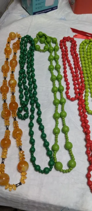 7 Collares Bolas y Corazones