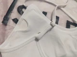 Top deportivo Shein blanco