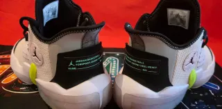 Zapatillas Jordan Talla 42 Negras y Blancas