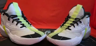 Zapatillas Jordan Talla 42 Negras y Blancas