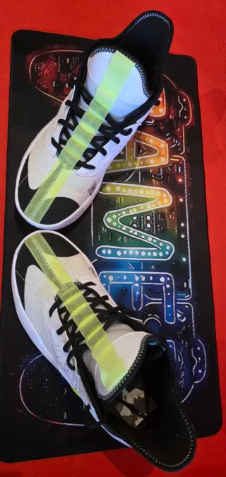 Zapatillas Jordan Talla 42 Negras y Blancas